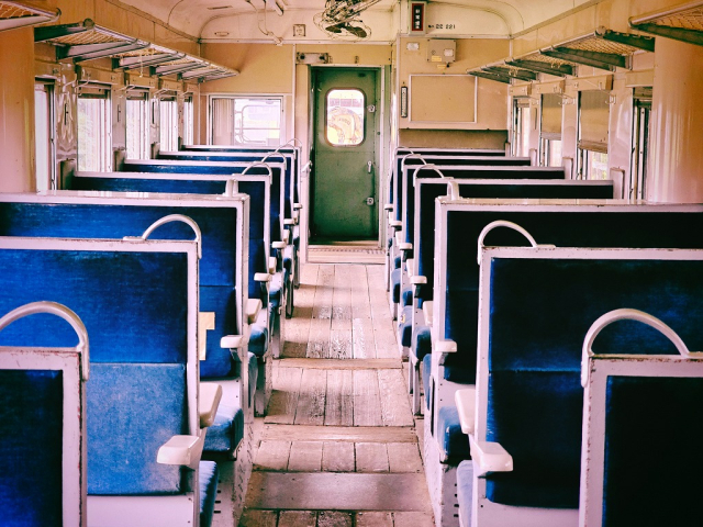 幸福駅　列車内