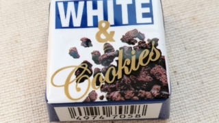 ホワイト＆クッキー　チロルチョコ