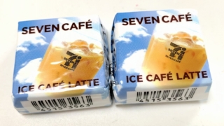 セブンカフェ　アイスカフェラテ　チロルチョコ
