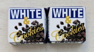 ホワイト＆クッキー　チロルチョコ